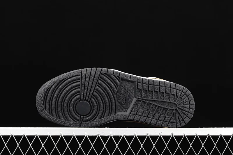 All categories Air Jordan Jordan series basketball shoes Air Jordan 1 Mid Air Jordan 1 Mid SE AJ1 Joe 1 white black gold Zhongbang basketball shoes 554724-190